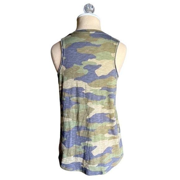 𝅺NWT SO V-Neck Olive Camo Print Pocket Tank Top Size X-Small - Picture 6 of 10